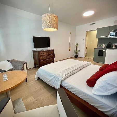 Harfa Apartment 30 Прага Экстерьер фото